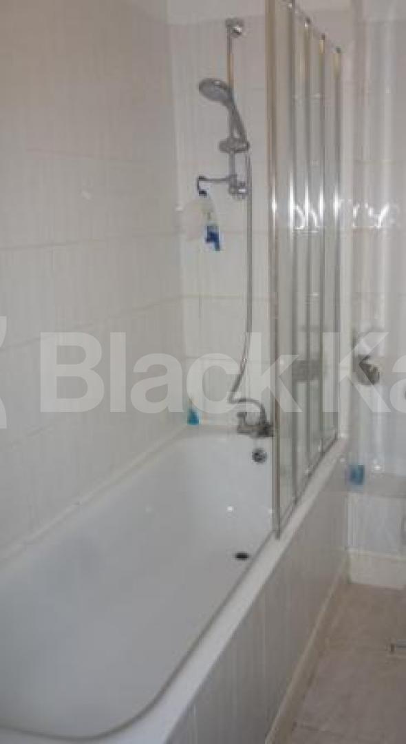 			Lovely 2 bed garden flat moments from the tube, 2 Bedroom, 1 bath, 1 reception Ground Floor Flat			 Eastern Road, East Finchley